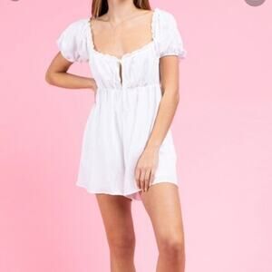 NWT Le Lis Women's Puff Sleeve White Romper SIZE Small